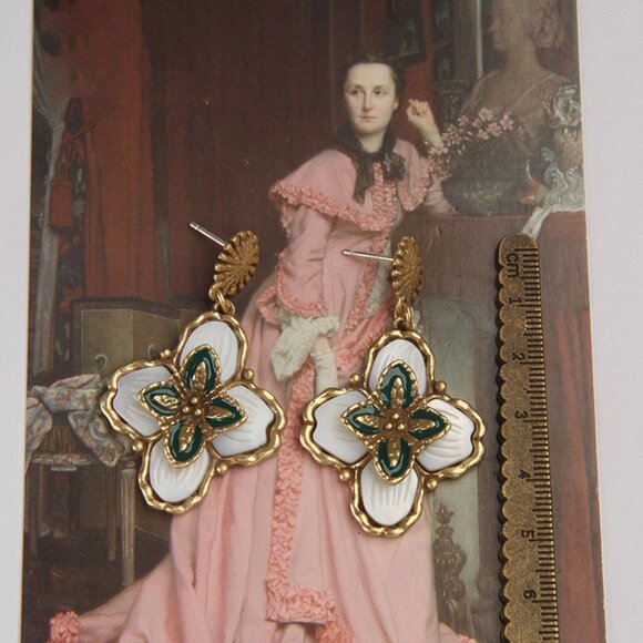 NEW Baroque Style Gold & Enamel Quatrefoil Drop Earrings - Picture 4 of 6